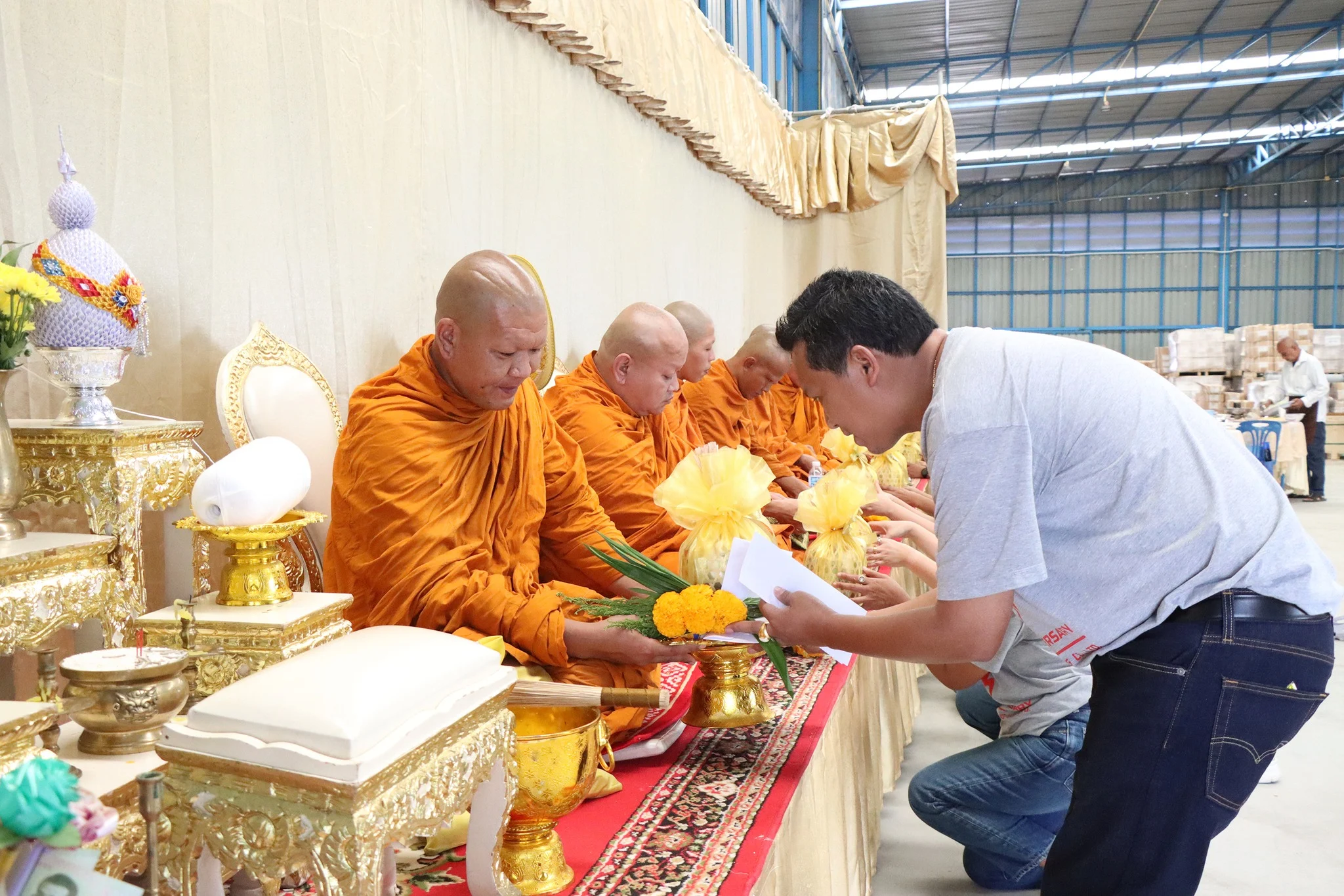 ซีเอเค อินเตอร์เนชั่นแนล ทำบุญโกดังใหม่