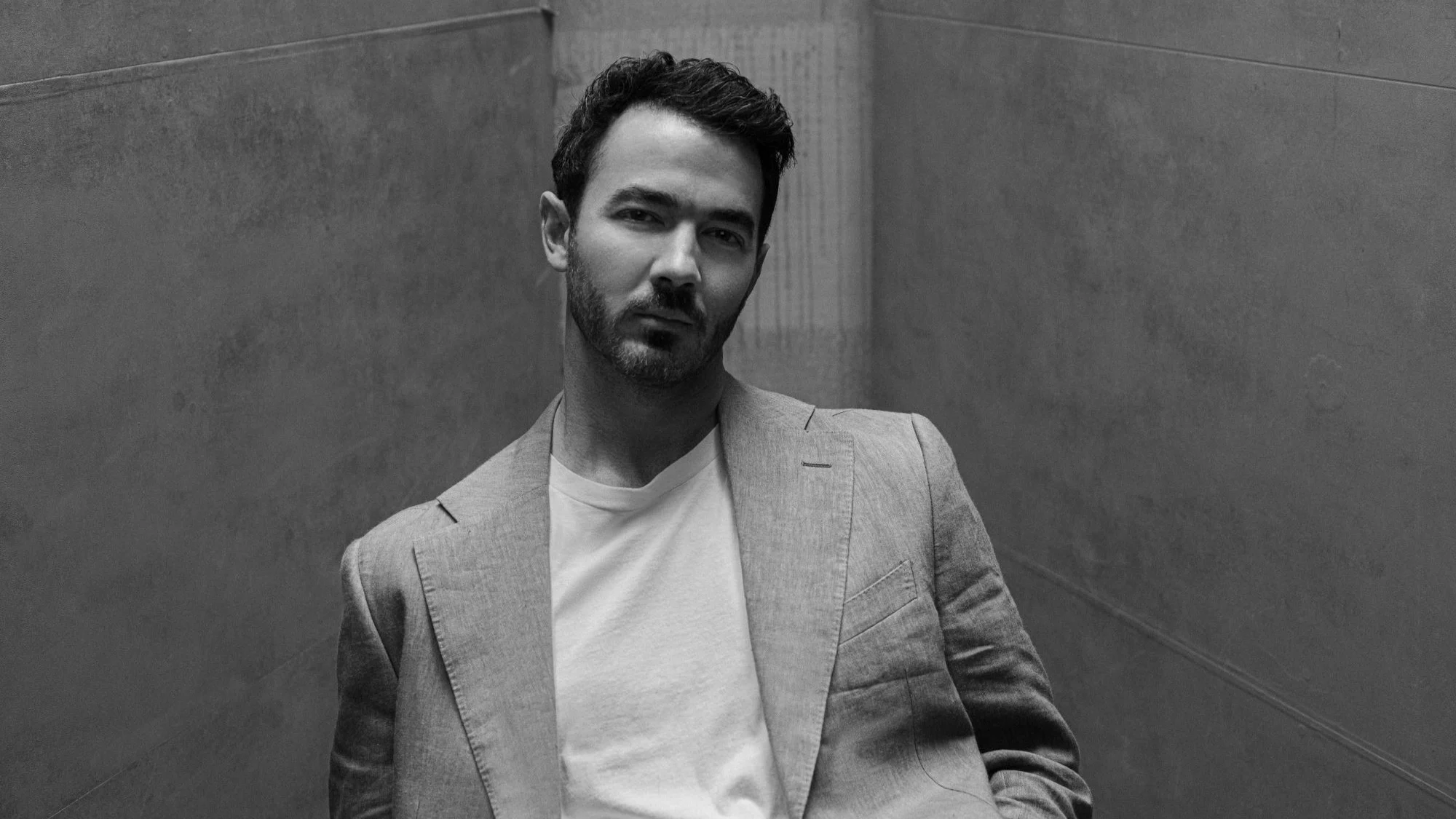 Kevin Jonas จาก Jonas Brothers เดบิวต์ศิลปินเดี่ยวด้วยเพลงใหม่ “Changing” นำเสนอตัวตนและความสามารถทางดนตรีได้อย่างเต็มเปี่ยม