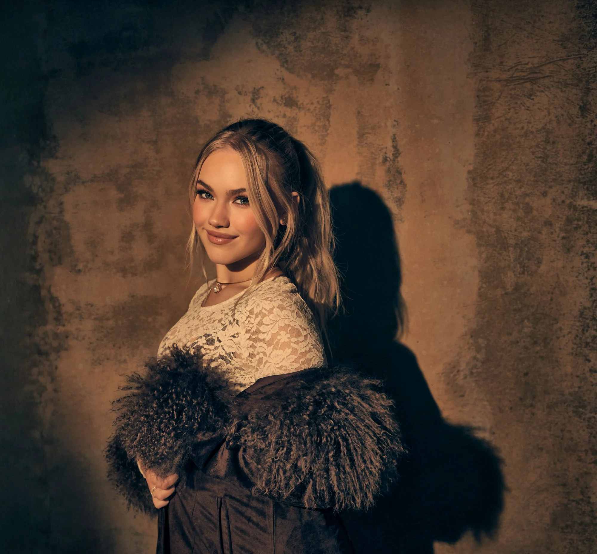 Freya Skye ป็อปสตาร์คลื่นลูกใหม่จากอังกฤษ ส่งเพลงใหม่ “silent treatment” เปลี่ยนความเศร้าให้กลายเป็นเพลงฟังสนุก พิสูจน์ความสามารถนักร้อง-นักแต่งเพลงได้อีกครั้ง