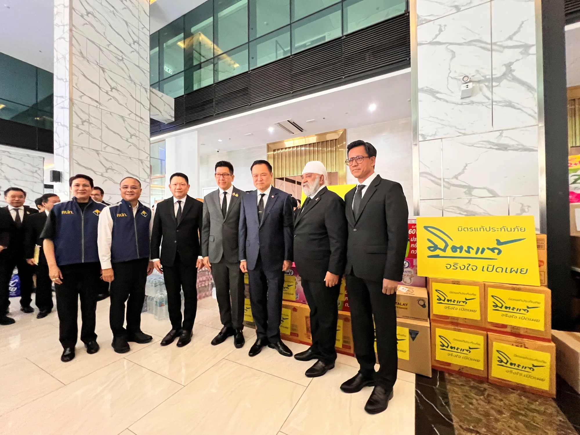 มิตรแท้ประกันภัย ร่วมกับสำนักงาน คปภ. ส่งมอบสิ่งของอุปโภคบริโภคเพื่อช่วยเหลือผู้ประสบอุทกภัยภาคใต้ ผ่านศูนย์อำนวยการช่วยเหลือเครือข่ายวายุภักษ์ กระทรวงการคลัง