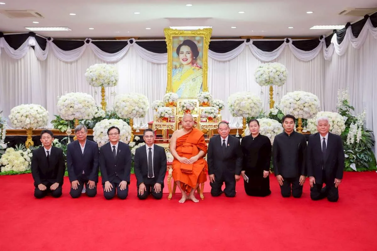ดั๊บเบิ้ล เอ ร่วมพิธีบำเพ็ญกุศลสวดพระอภิธรรม อุทิศถวายพระราชกุศลแด่สมเด็จพระนางเจ้าสิริกิติ์ฯ